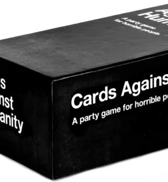Cartas contra la humanidad. Divertido juego de mesa de humor negro para jugar en grupo con amigos o familia